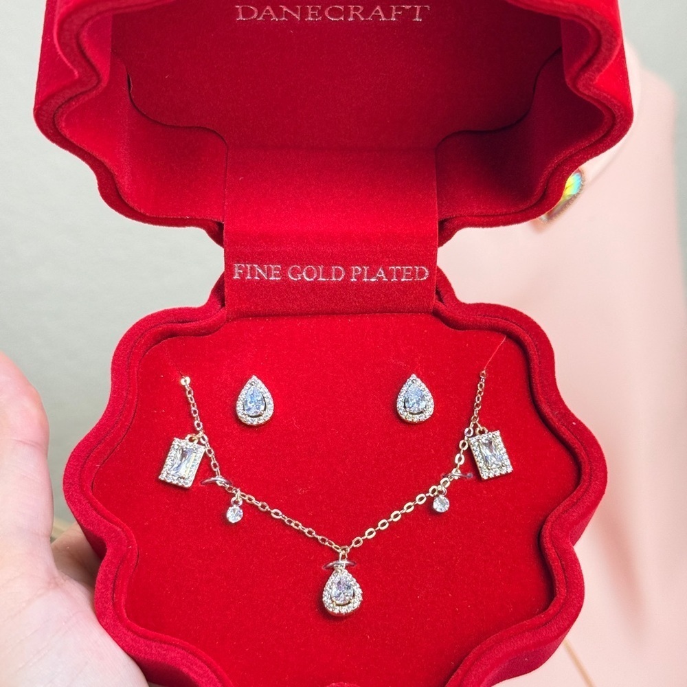 Fine Gold Plated Silver Earrings and Necklace Set - Picture 7 of 11